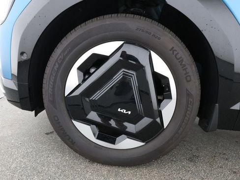 Used 2024 Kia EV9 Land image 9