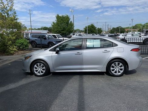 Used 2025 Toyota Corolla LE image 5