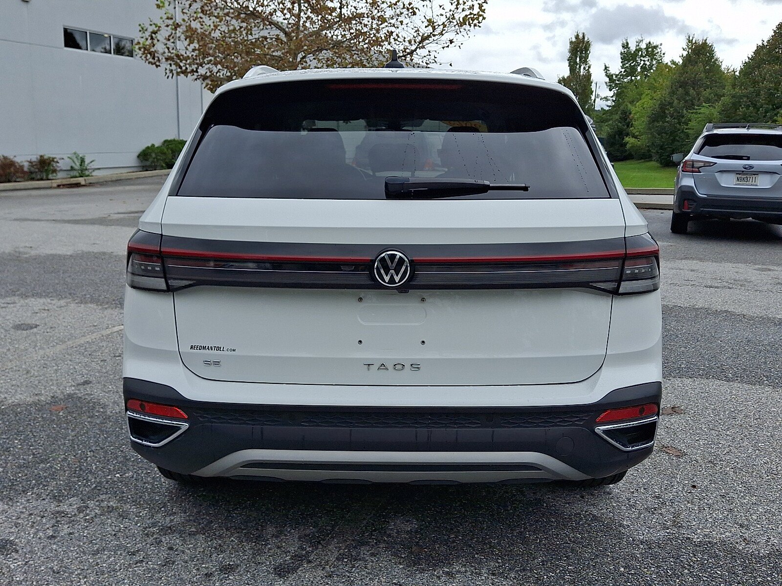 Used 2025 Volkswagen Taos SE FWD image 5