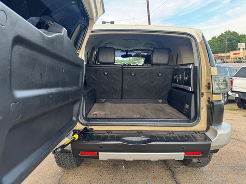 Used 2014 Toyota FJ Cruiser 2WD w/ Upgrade Package image 10