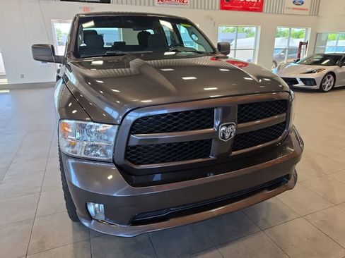 Used 2018 RAM 1500 Express w/ Express Value Package AWD/4WD image 4