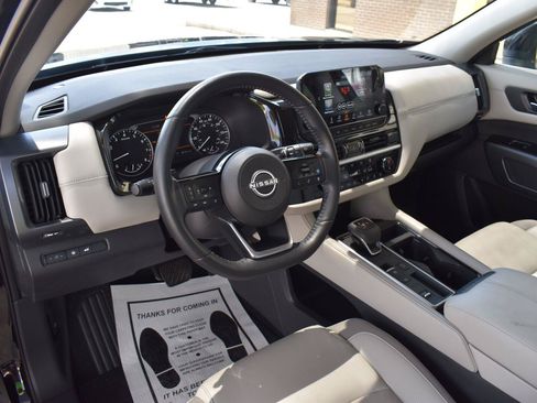 Used 2025 Nissan Pathfinder SL FWD image 26