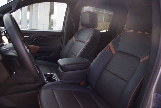 Used 2025 GMC Canyon AT4 w/ AT4 Premium Package AWD/4WD image 16