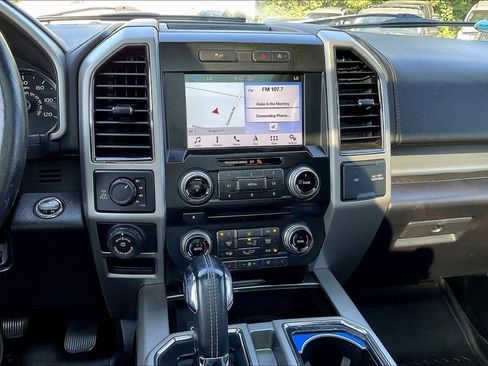 Used 2017 Ford F150 Lariat w/ Equipment Group 502A Luxury AWD/4WD image 15