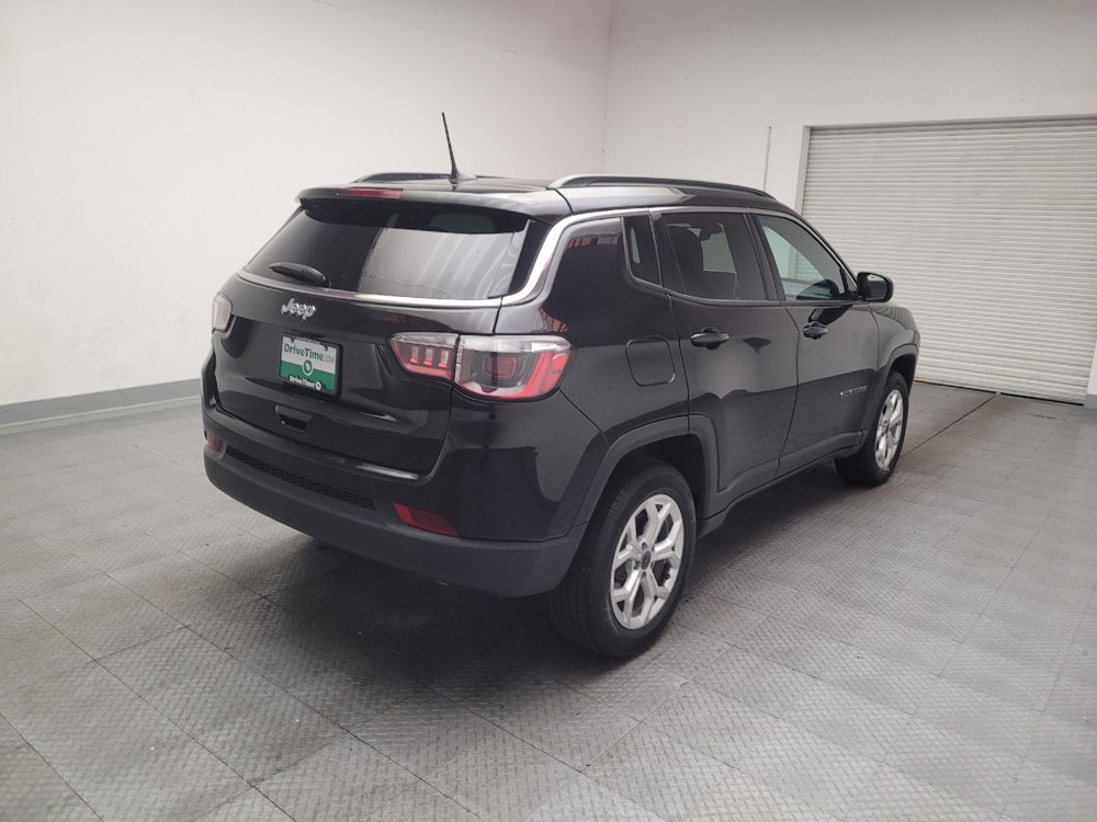 Used 2025 Jeep Compass Latitude w/ Sun & Sound Group AWD/4WD image 9