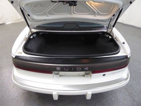 Used 1991 Buick Reatta Coupe image 24