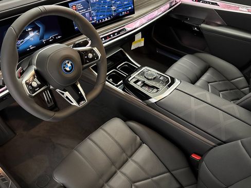 Used 2026 BMW i7 xDrive60 AWD/4WD image 4