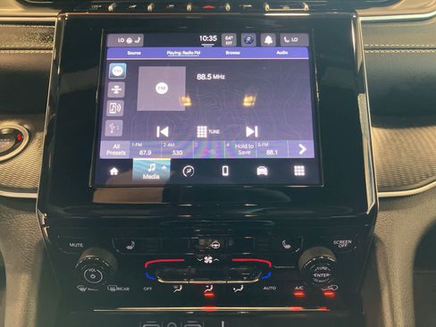 Used 2023 Jeep Grand Cherokee L Laredo image 18