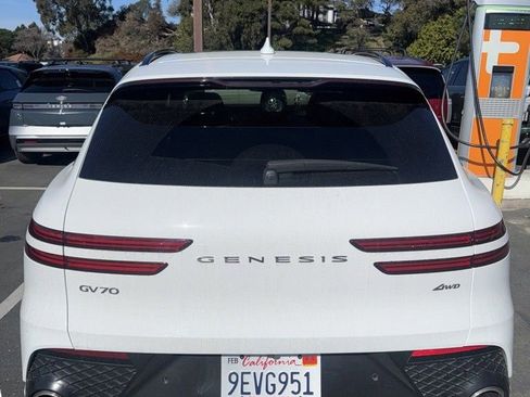 Used 2023 Genesis GV70 2.5T Sport Prestige w/ Sport Prestige Package image 3