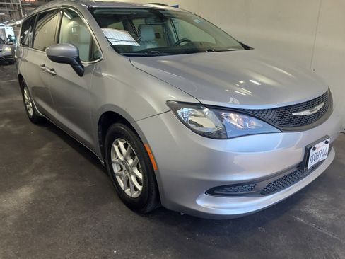 Used 2021 Chrysler Voyager Lxi image 6