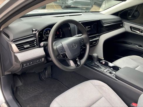 Used 2025 Toyota Camry LE FWD image 17