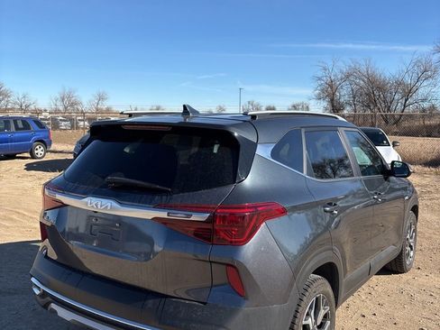 Used 2023 Kia Seltos EX image 5
