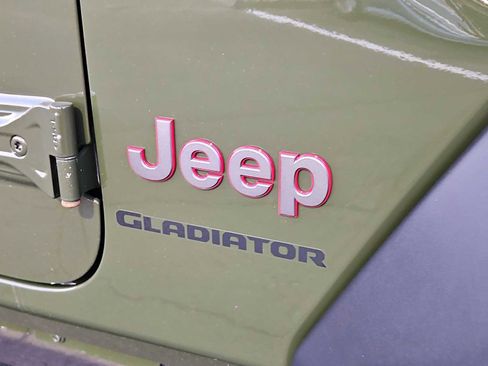 Used 2021 Jeep Gladiator Rubicon image 12