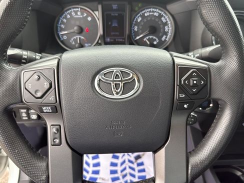 Used 2017 Toyota Tacoma TRD Sport w/ Tow Package image 11