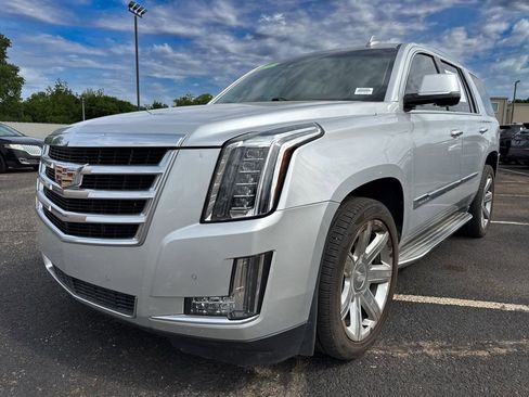 Used 2015 Cadillac Escalade Luxury AWD/4WD image 3