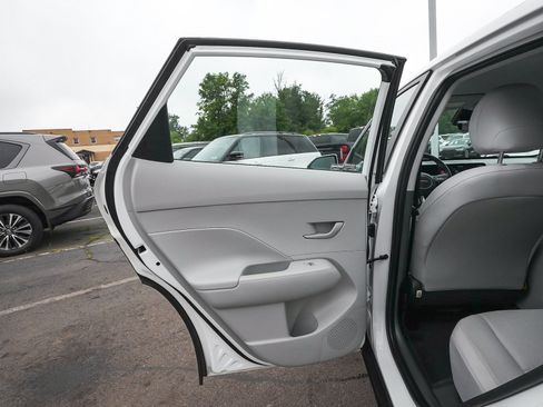 Used 2024 Hyundai Kona SE AWD/4WD image 13