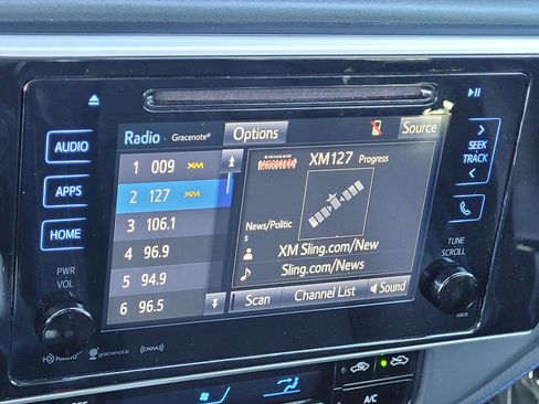 Used 2018 Toyota Corolla SE image 23