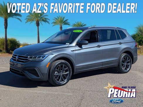 Used 2024 Volkswagen Tiguan SE image 1