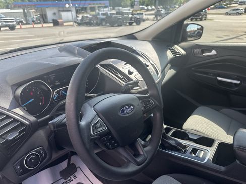 Used 2017 Ford Escape SE FWD image 17