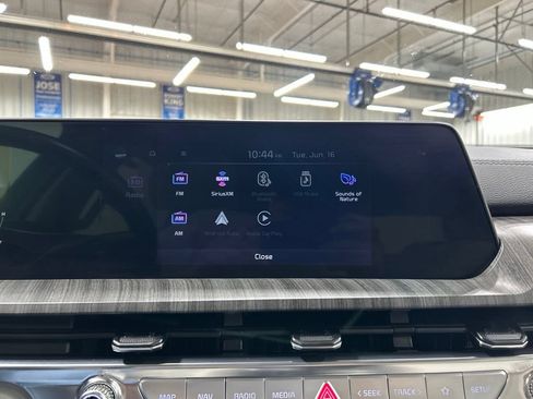 Used 2025 Kia Telluride SX w/ SX Captain's Chair Package FWD image 26