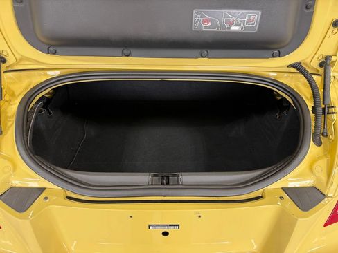 Used 2005 Chrysler Crossfire Limited RWD image 19
