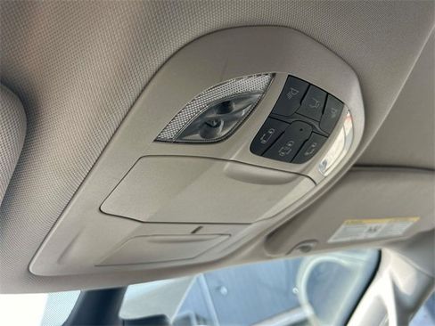 Used 2024 Chrysler Pacifica Touring-L image 35