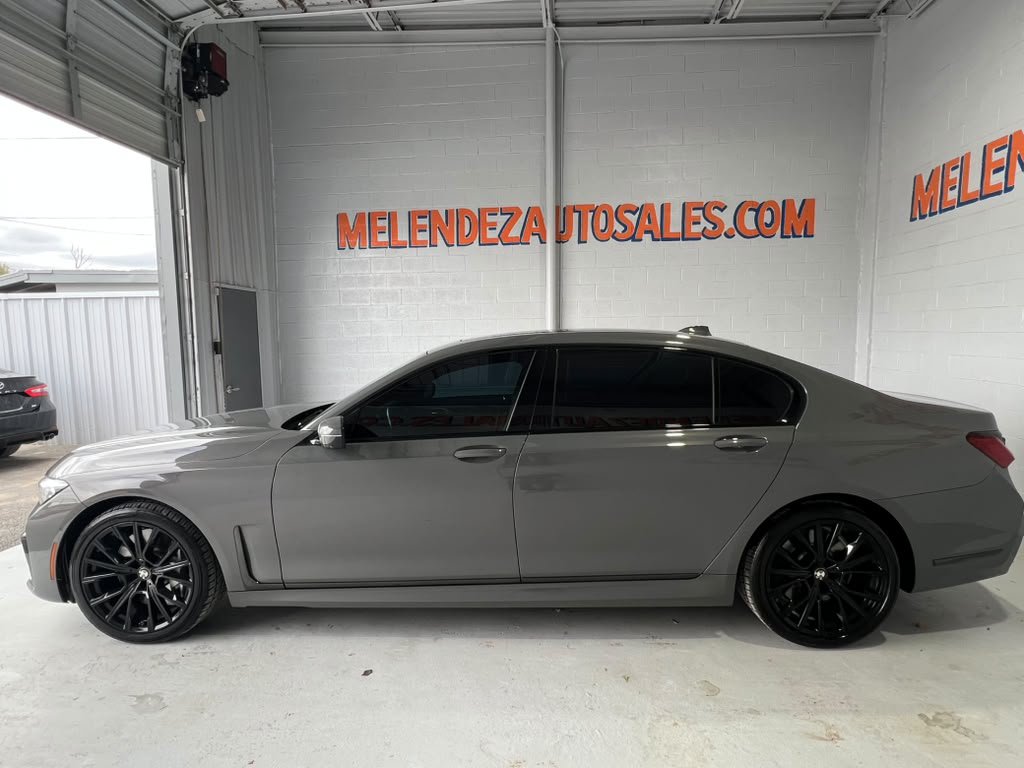 Used 2022 BMW 750i xDrive w/ Executive Package AWD/4WD image 2