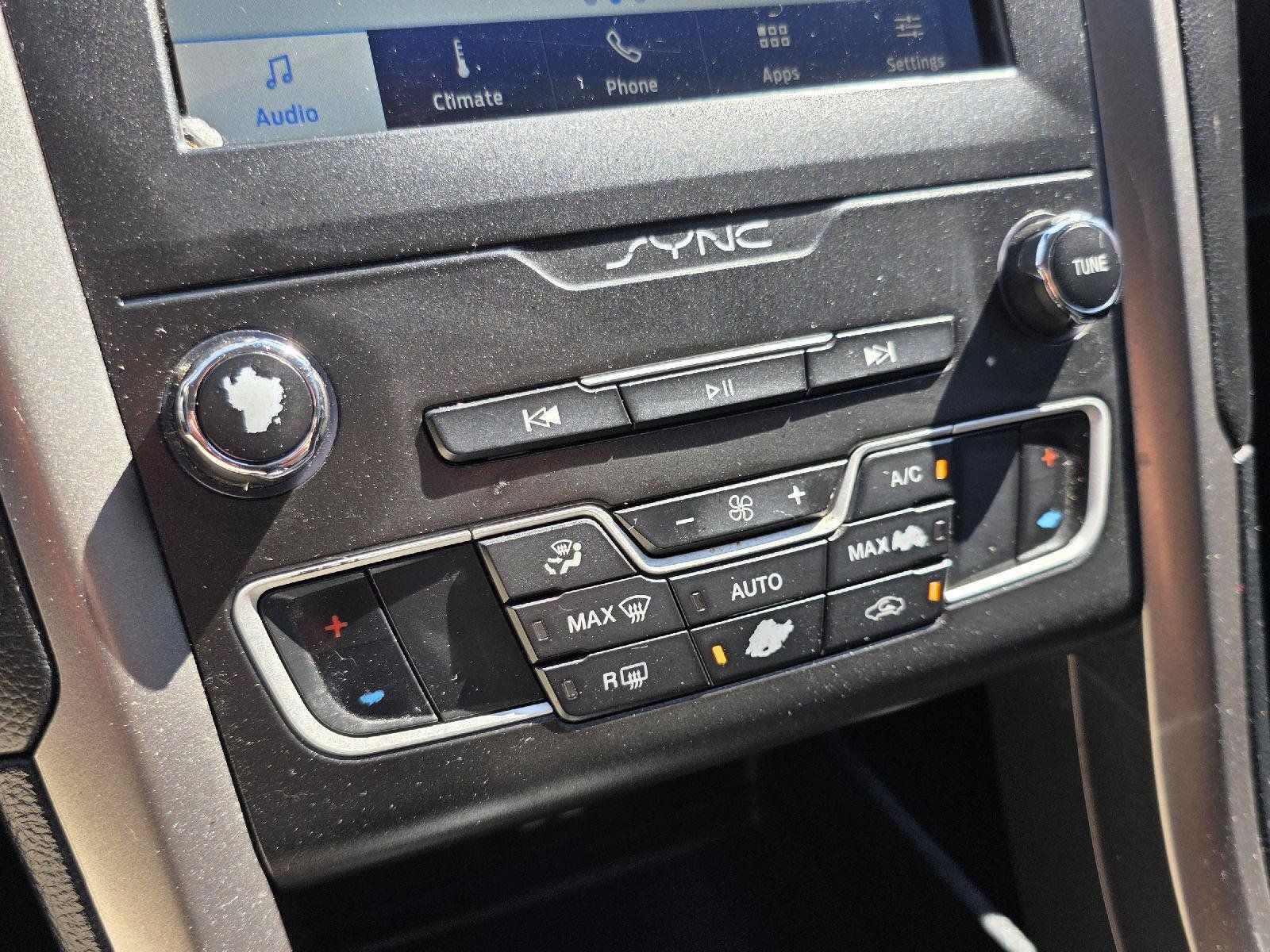 Used 2020 Ford Fusion SE FWD image 20