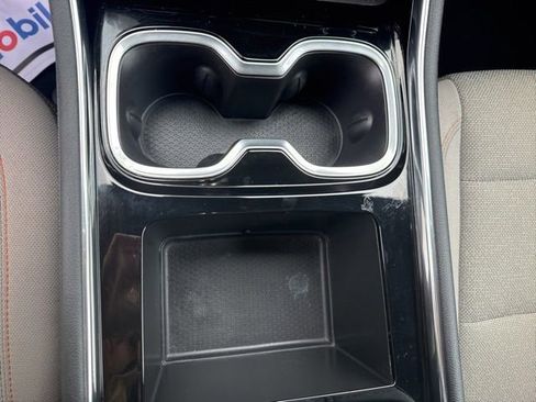 Used 2025 Chevrolet Traverse LT FWD image 24