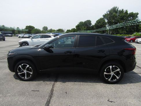 Used 2025 Chevrolet Trax RS FWD image 4