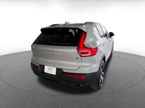Used 2024 Volvo XC40 B5 Core image 15