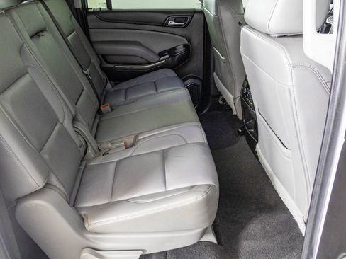 Used 2020 Chevrolet Suburban LT image 40