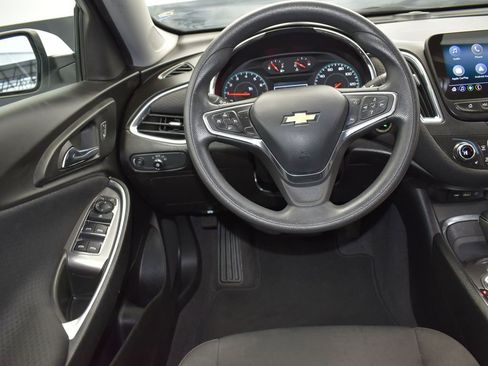 Used 2020 Chevrolet Malibu LT image 30