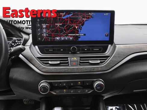 Used 2024 Nissan Altima 2.5 SV w/ SV Premium Package FWD image 12