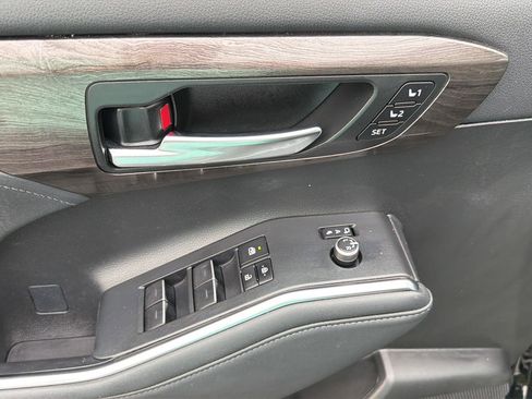 Used 2023 Toyota Highlander Limited AWD/4WD image 34