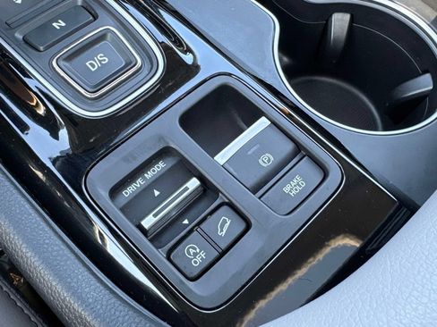 Certified 2024 Honda Pilot Touring image 12