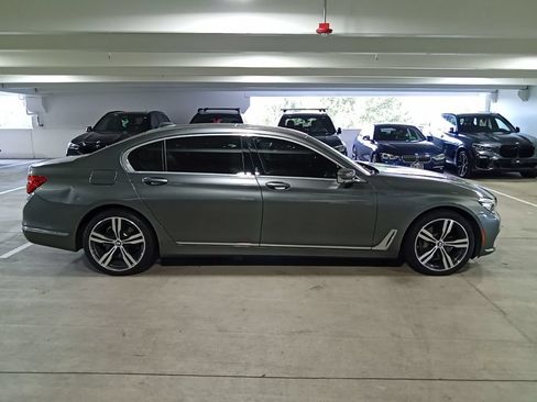 Used 2017 BMW 740i xDrive AWD/4WD image 4