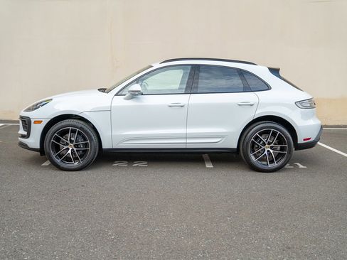 Certified 2026 Porsche Macan AWD/4WD image 2