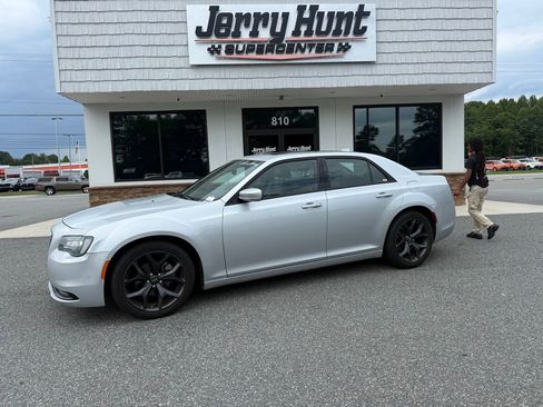 Used 2023 Chrysler 300 S RWD image 1