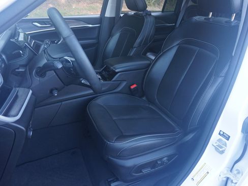 Used 2023 Jeep Grand Cherokee 4WD 4xe w/ Luxury Tech Group II image 17