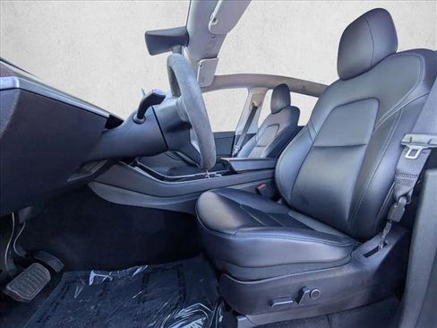 Used 2021 Tesla Model Y Long Range image 18
