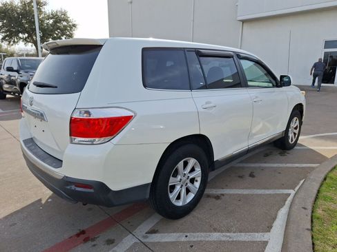 Used 2011 Toyota Highlander 2WD image 6