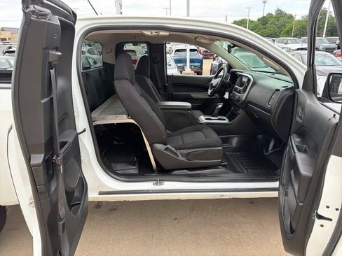 Used 2022 Chevrolet Colorado LT w/ Fleet Safety Package RWD image 18