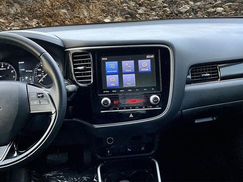 Used 2020 Mitsubishi Outlander ES image 6