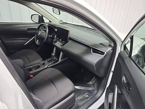 Used 2023 Toyota Corolla Cross LE w/ Moonroof Package AWD/4WD image 16