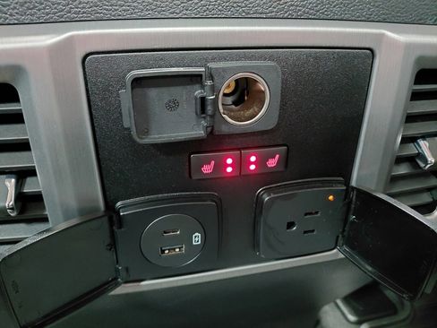 Used 2021 Ford F350 Platinum w/ Tremor Off-Road Package image 11