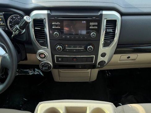 Used 2018 Nissan Titan SV AWD/4WD image 39