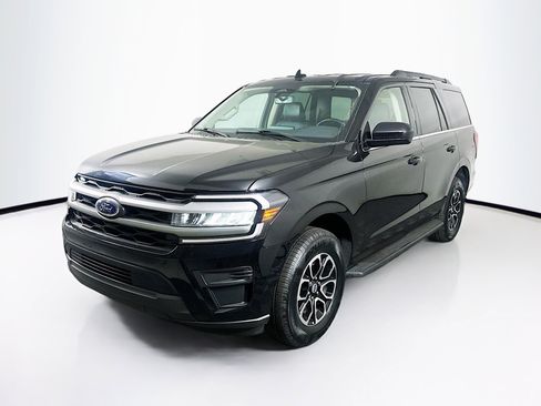 Used 2024 Ford Expedition XLT image 3