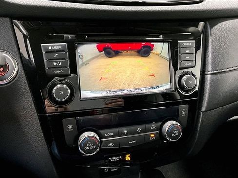 Used 2020 Nissan Rogue SV image 14