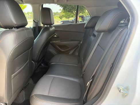 Used 2017 Chevrolet Trax LT w/ LT Convenience Package AWD/4WD image 31